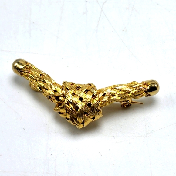 Vintage Jewelry 8s Basket Weave Knot Brooch Gold Tone Lapel Pin